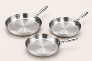 Signature-Trio aus Edelstahl (24 cm, 26 cm & 28 cm)